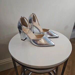 Source Unknown Metallic Silver Heels